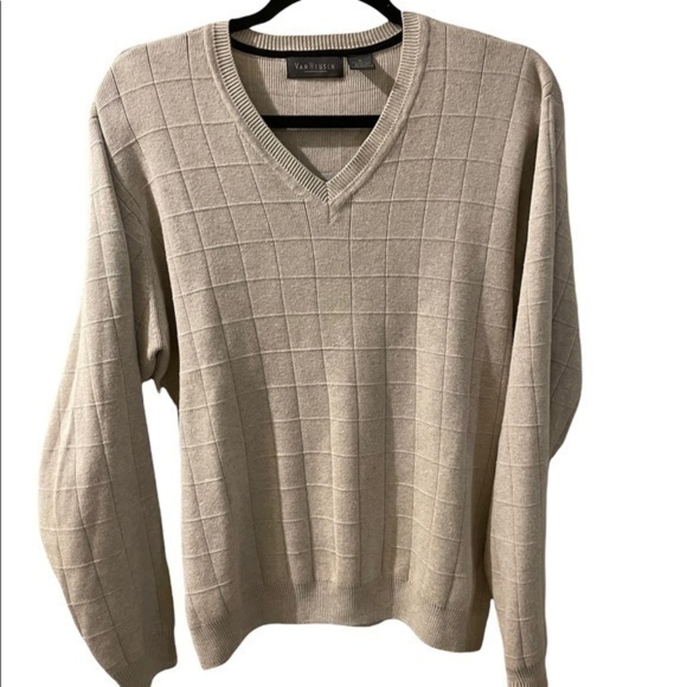 VAN HEUSEN men v neck sweater 
Size Small
Condition: 8/10